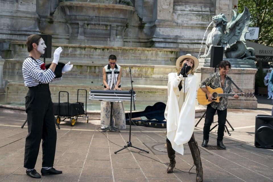 emily in paris l to r jin xuan mao as etienne, ashley park as mindy, kevin dias as benoit in episode 204 of emily in paris cr stéphanie branchunetflix © 2021