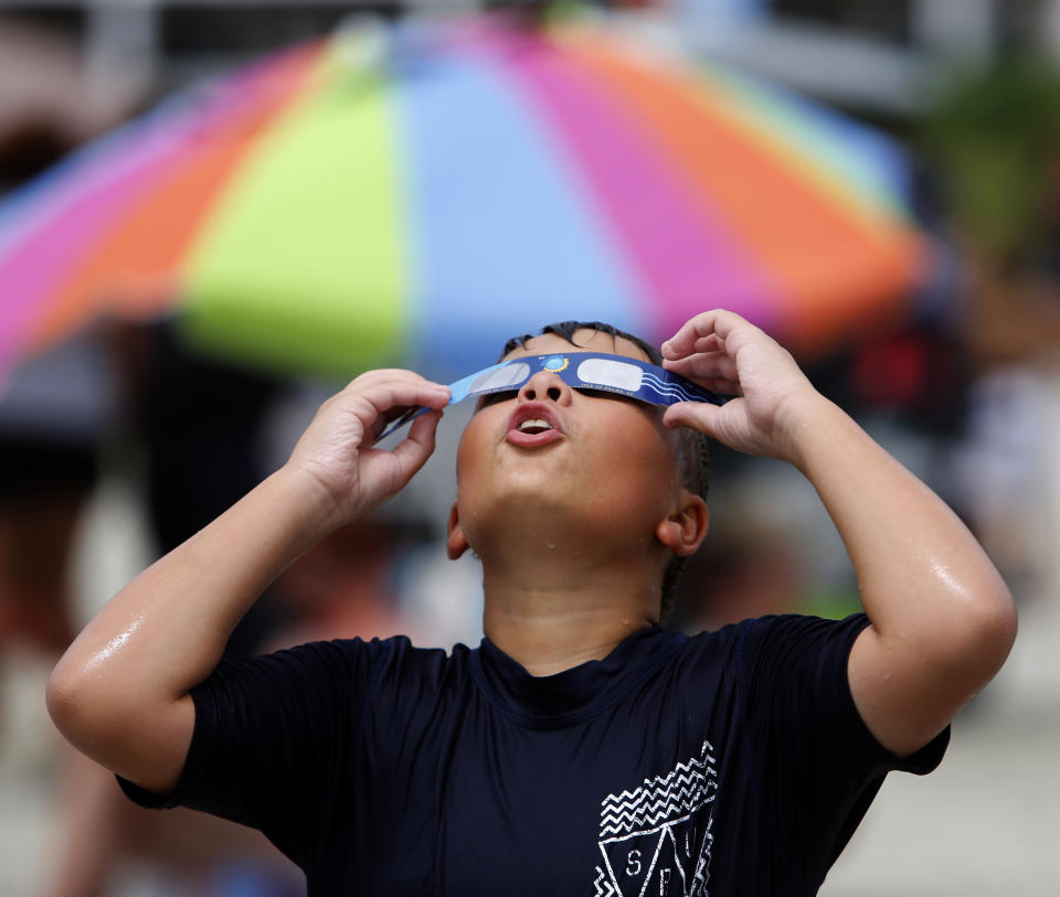 Solar eclipse fever: Americans witness the celestial event