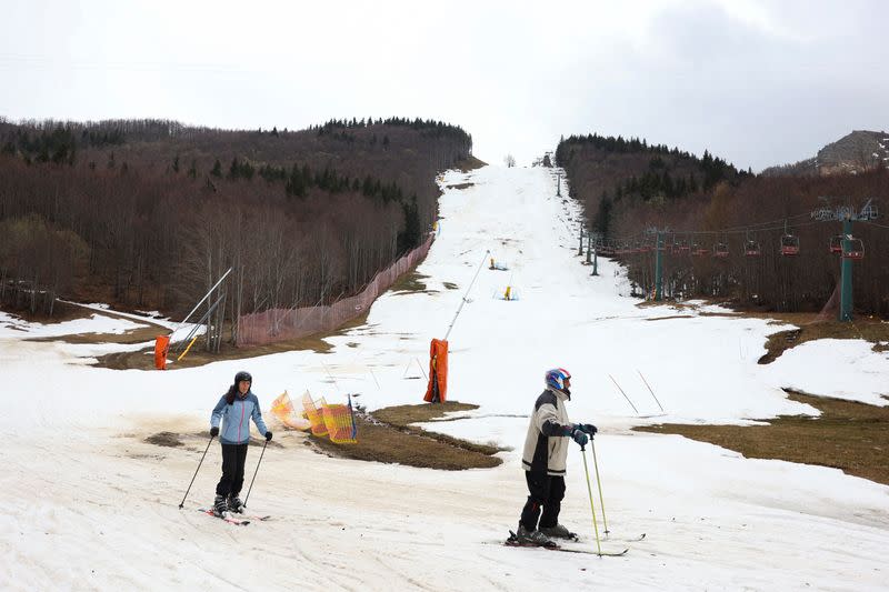 Italy's ski industry fires cannons against climate change