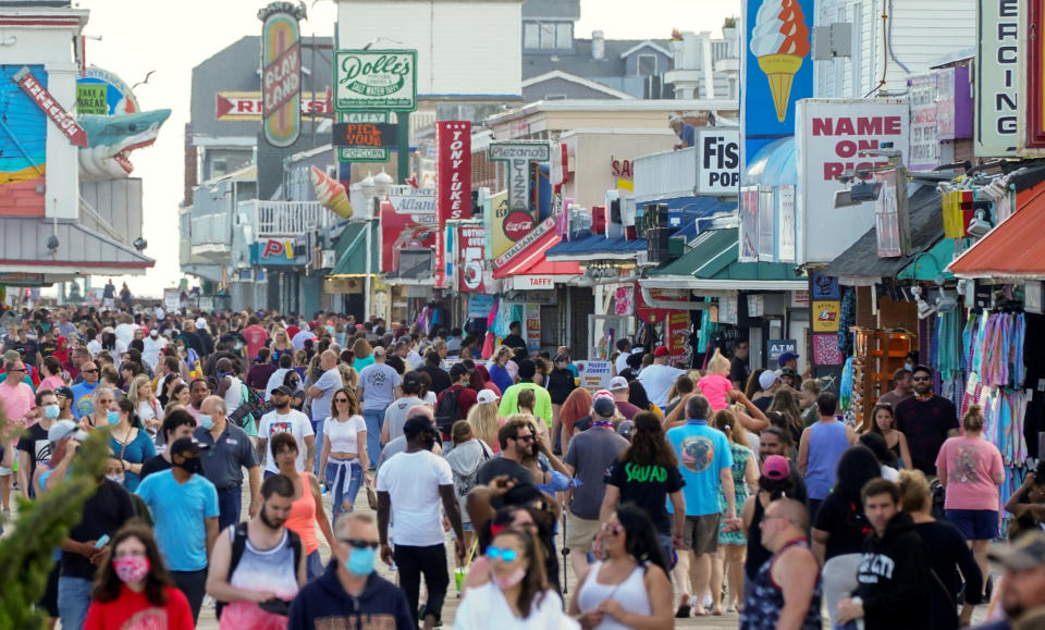 With the relaxing of the coronavirus disease (COVID-19) restrictions, visitors crowd the boardwalk on Memorial Day weekend in Ocean City, Maryland, U.S., May 23, 2020. REUTERS/Kevin Lamarque     TPX IMAGES OF THE DAY