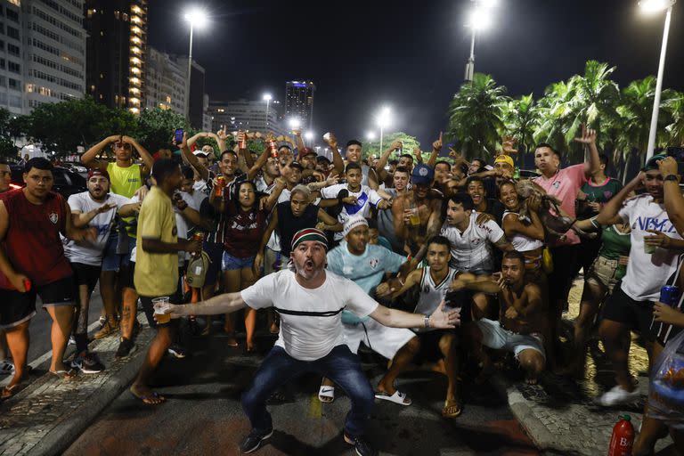 Simpatizantes de Fluminense en la famosa Avenida Atlántica; en las redes sociales se habló de un 