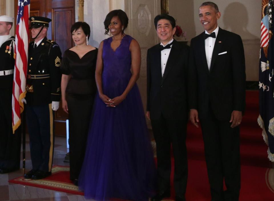 Michelle portait une robe conçue par le créateur japonais Tadashi Shoji lors du dîner officiel japonais en 2015