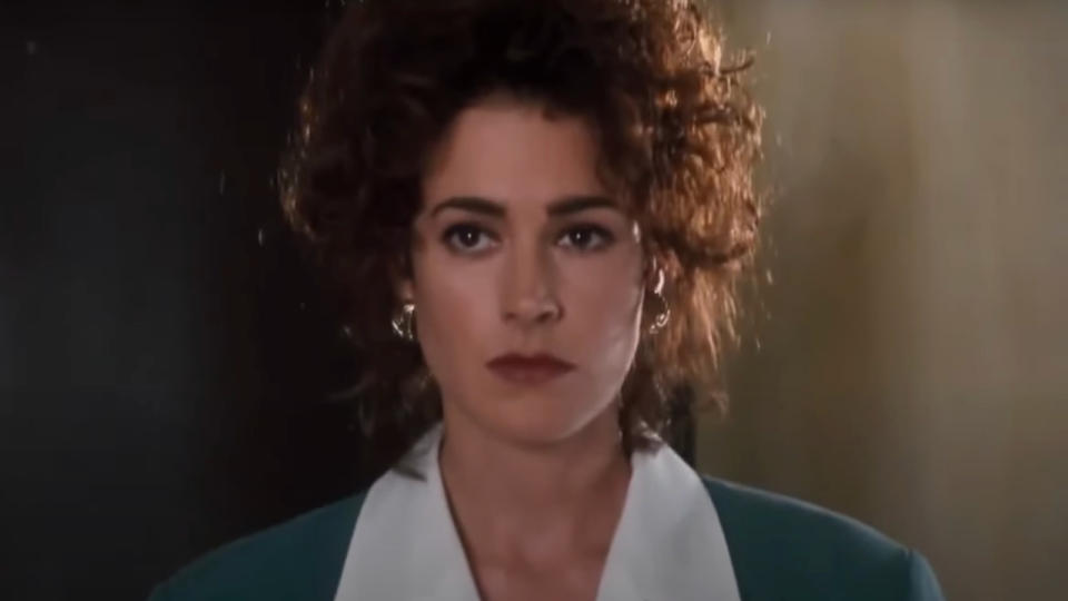 Sean Young stands with an intimidating look on her face in Ace Ventura: Pet Detective.