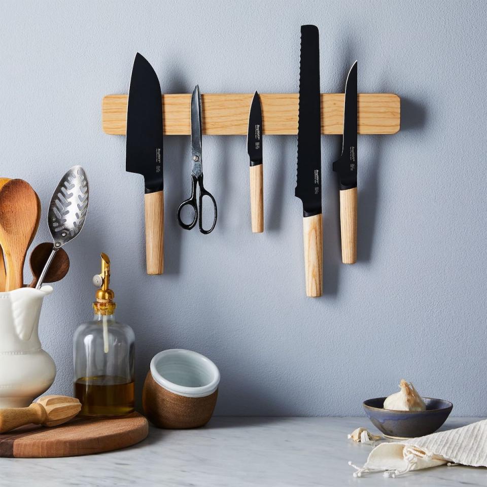 Wall-Mounted Knife Rack