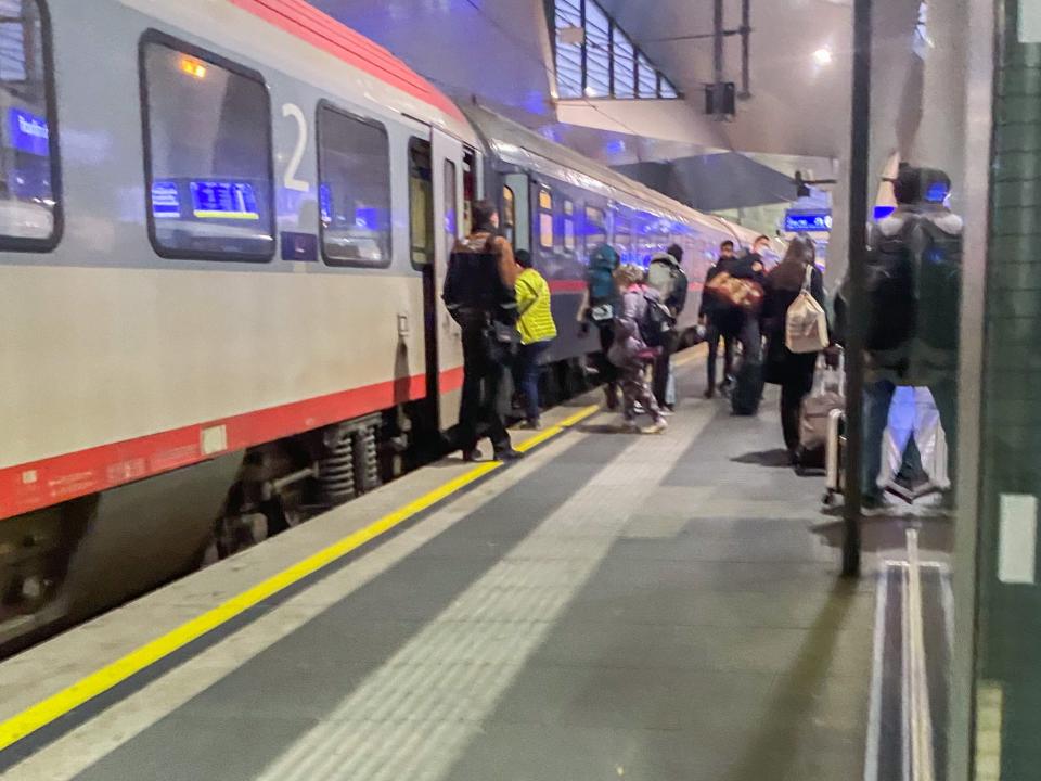 The author's train arrives in Vienna.
