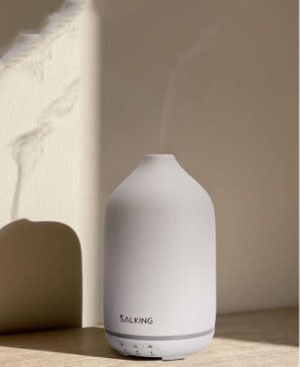 Help her customise the scent of her home with this electric diffuser