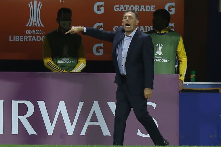Russo gesticula durante Santos 1 vs. Boca 0 por la Copa Libertadores, el último martes.