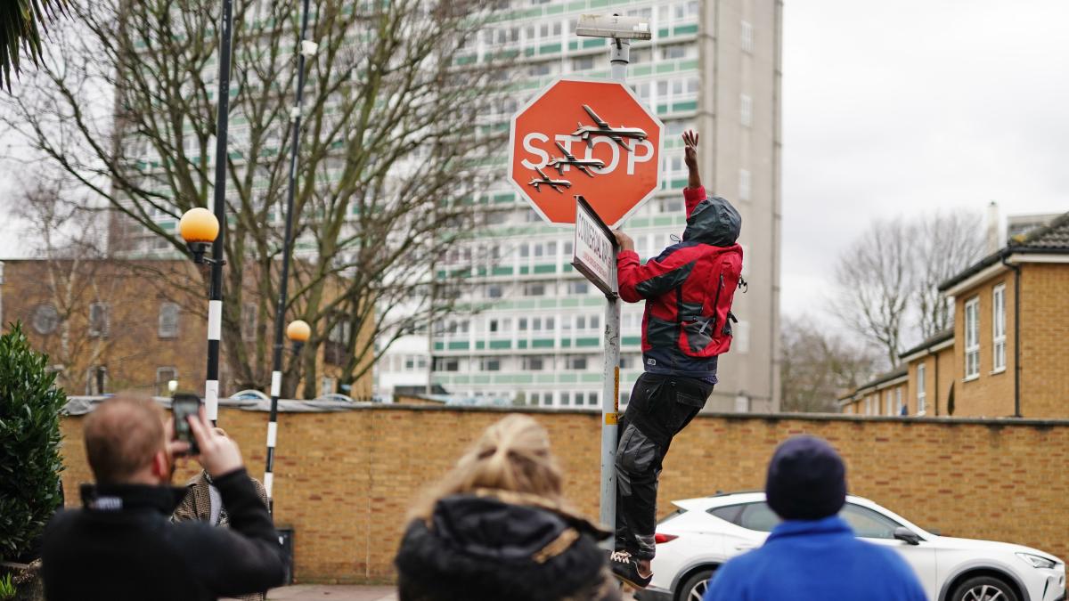 Banksy artwork removed within an hour of its authenticity being confirmed