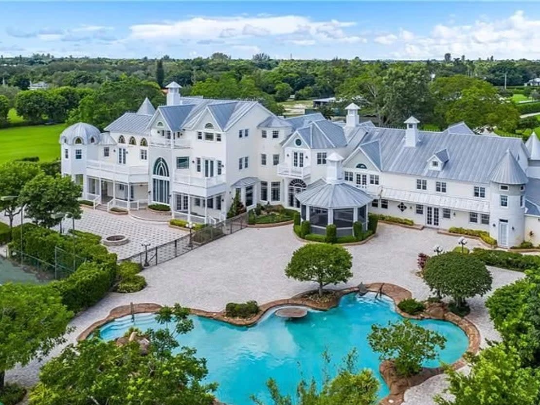 Screengrab from Zillow shows mansion for sale where groom showed up to set up for wedding without permission.  (Keller Williams Realty/Zillow)