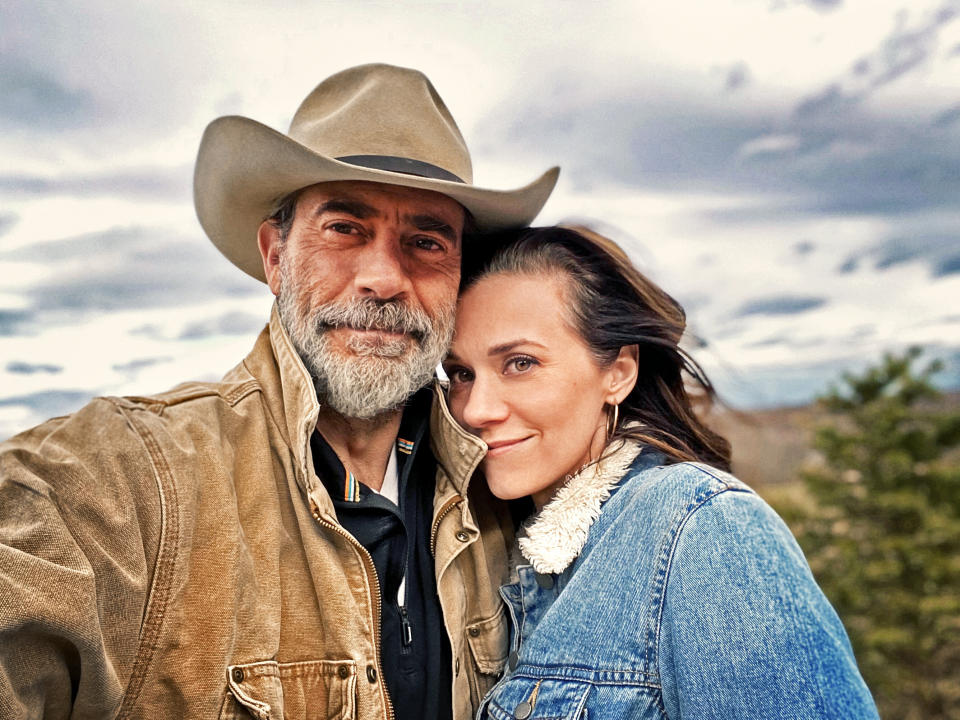 Actor Jeffrey Dean Morgan and his wife, actor Hilarie Burton. (Photo: Courtesy The Morgans/AMC)