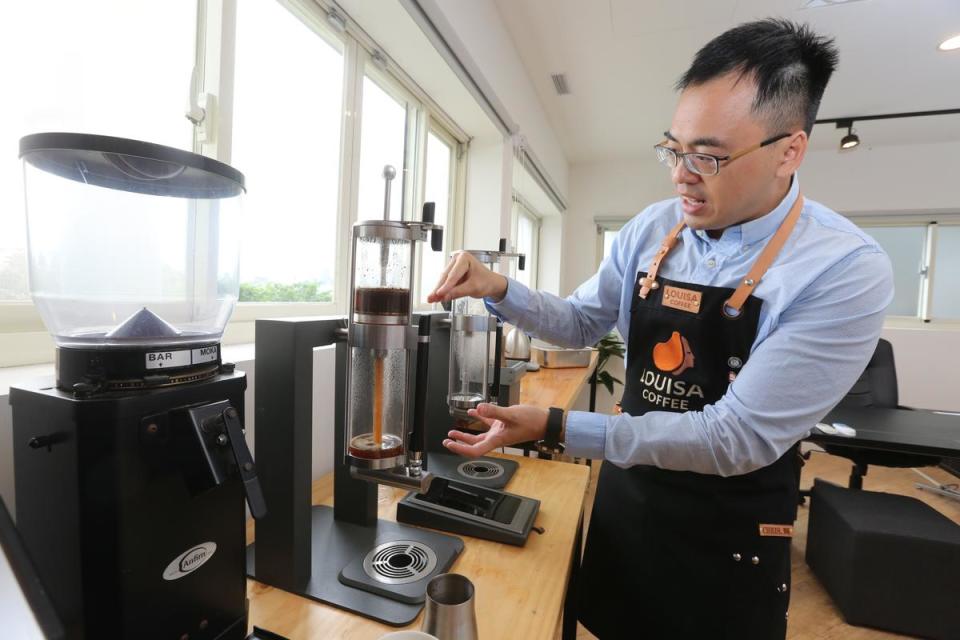 Steampunk蒸氣龐克，被咖啡愛好者稱為咖啡界超跑，一台就要40萬元。