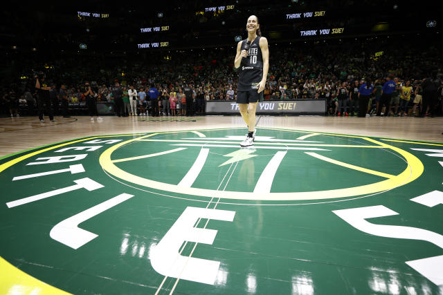 Sue Bird got a flower from a young fan for her last home game, and