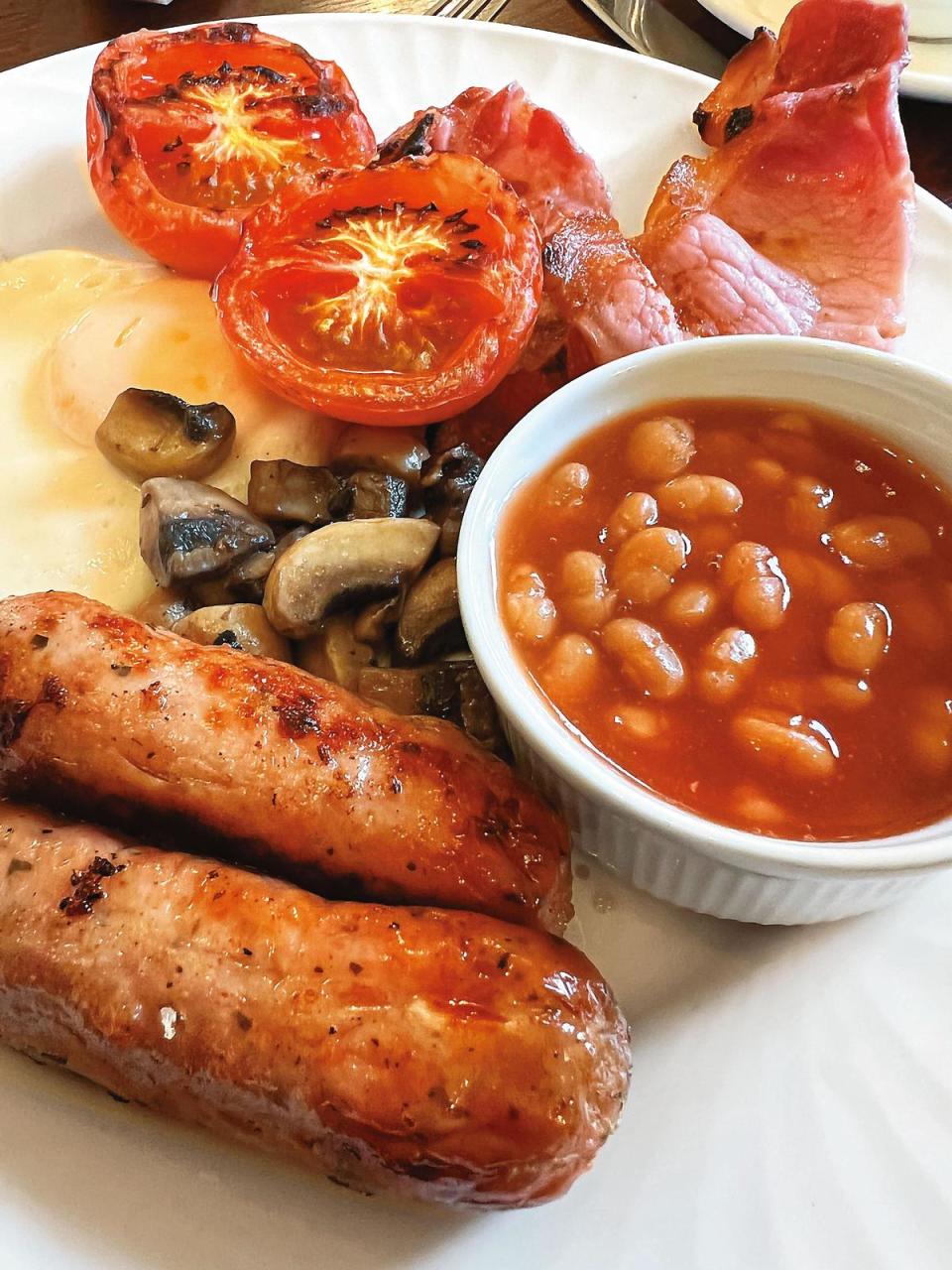 蛋、臘腸、蘑菇、培根、番茄、豆子，加上吐司，即是標準的英式早餐，逛酒廠前一定要先吃飽。