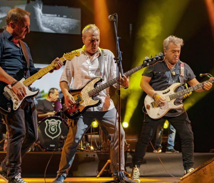 Hombres G en pleno concierto de Marbella