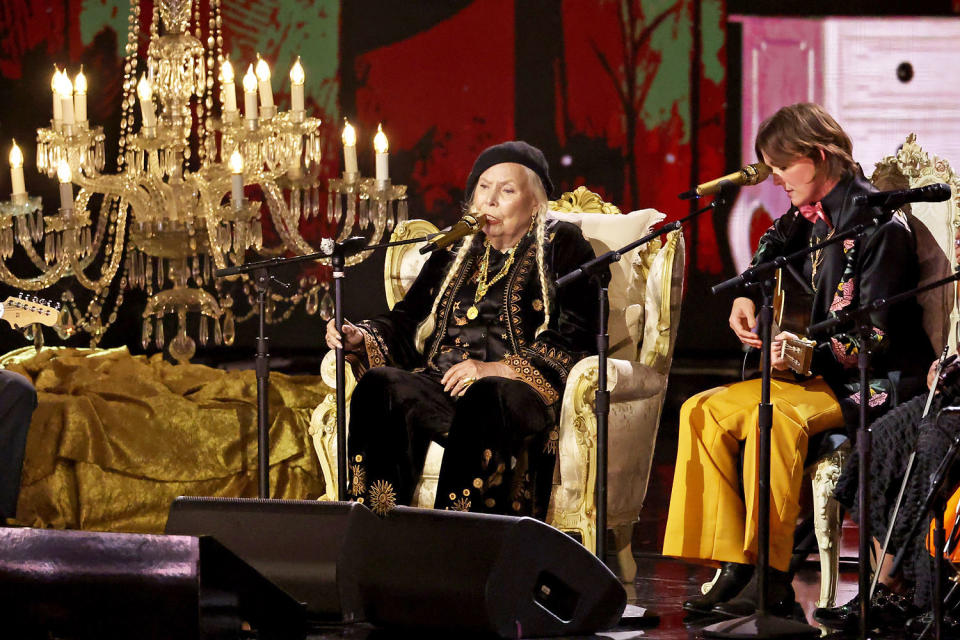 Joni Mitchell and Brandi Carlile perform  (Amy Sussman / Getty Images)