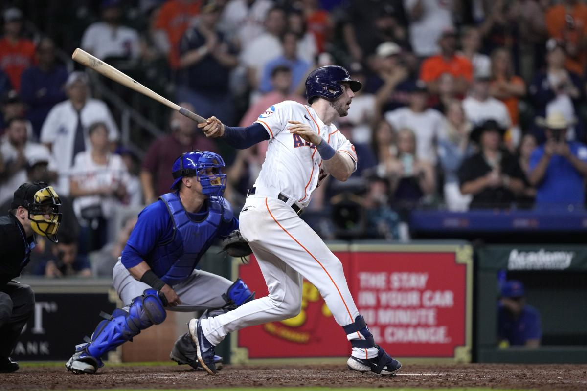 Nolan Arenado rips identical highlight throws against the Cubs (Video)