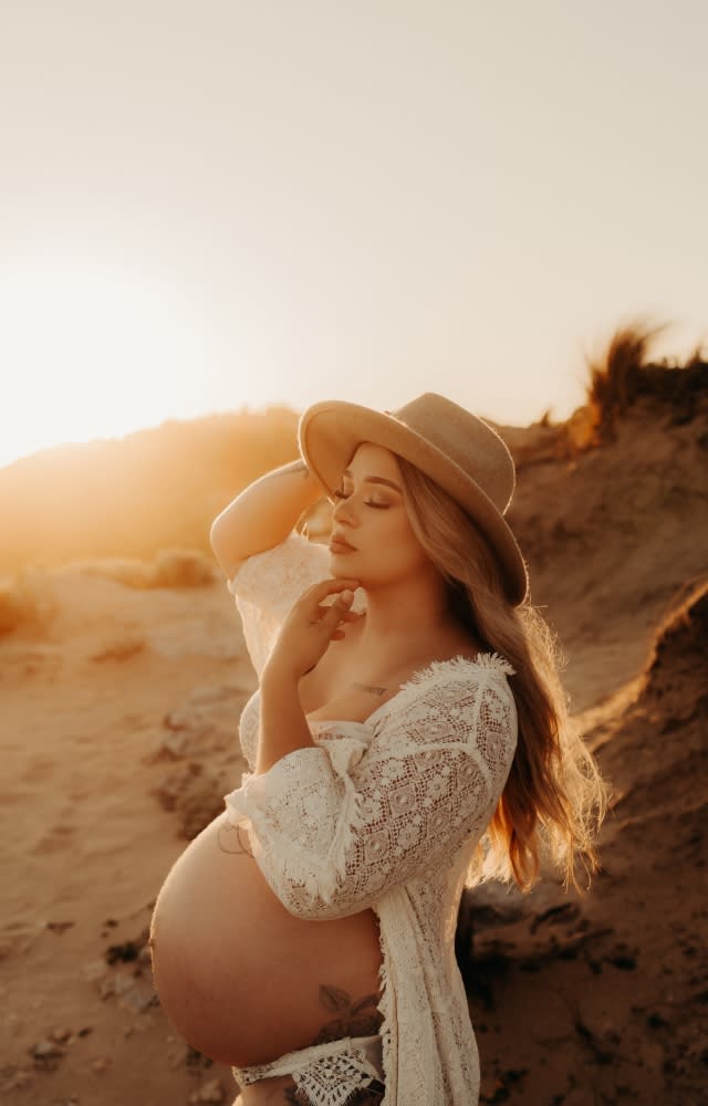 19 Stunning Maternity Photos That Capture the Beauty, Excitement, & Power  of Pregnancy