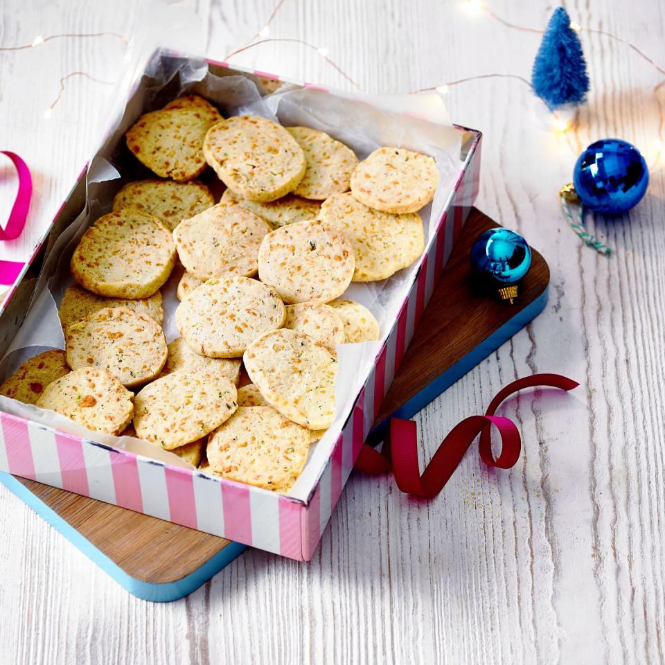 Manchego and Thyme Shortbreads - Best homemade Christmas gifts 2022