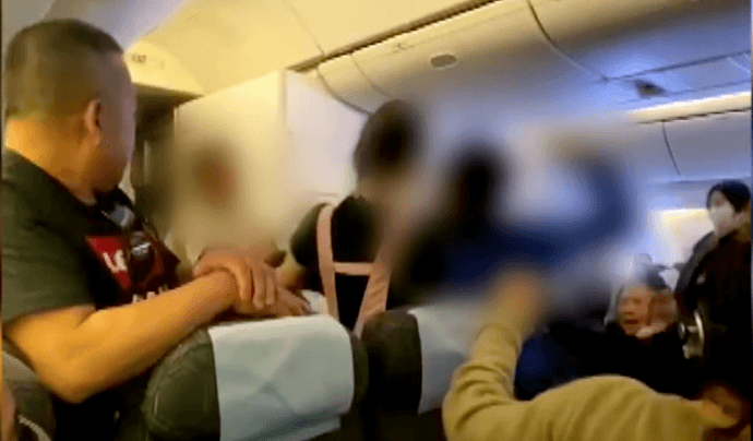長榮航空昨（7日）發生旅客在機上互毆事件。