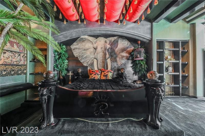 Siegfried & Roy’s Jungle Palace home in Las Vegas for sale, listed at $3 million. (Photo: Ron Miller – Zipp3D)