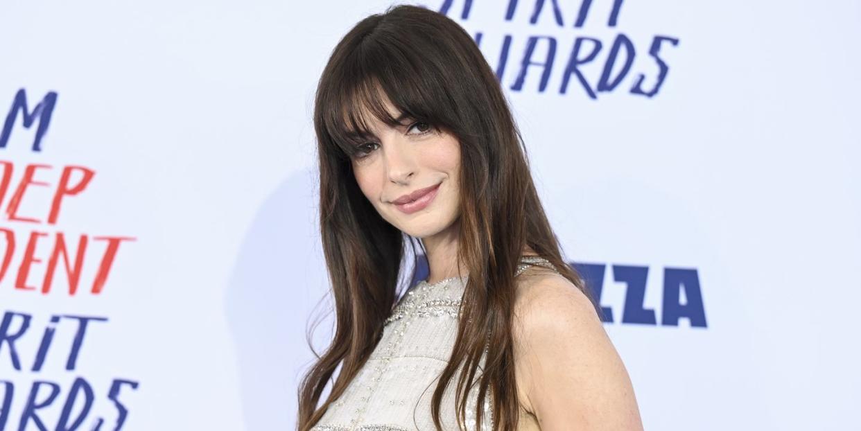 anne hathaway at the 2024 film independent spirit awards held at the santa monica pier on february 25, 2024