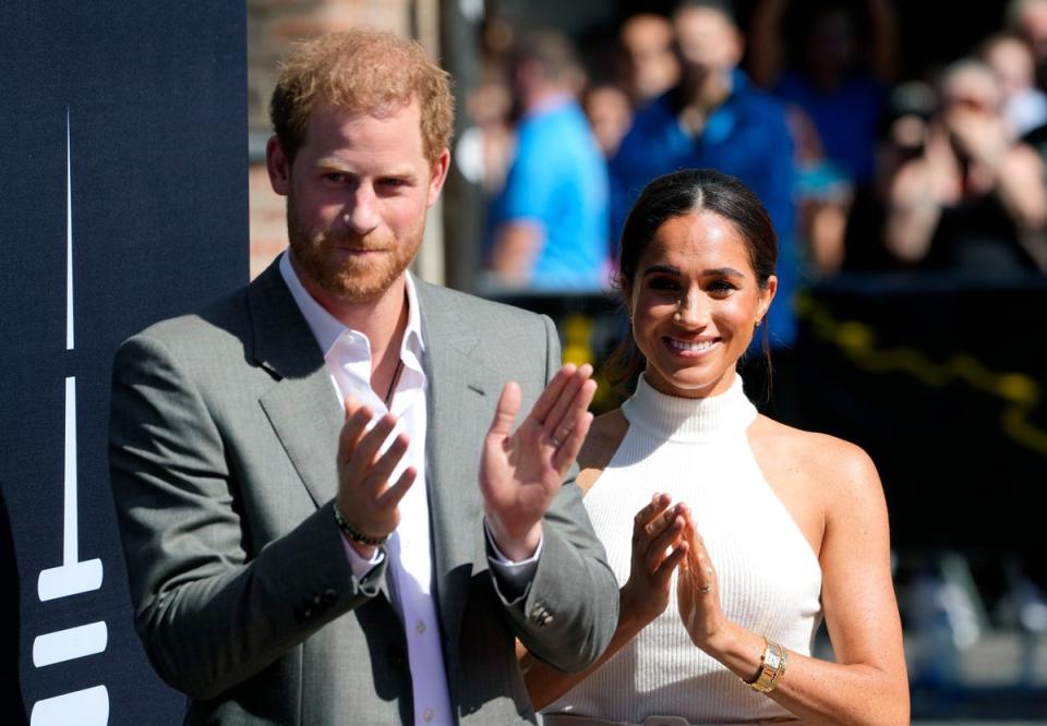 El príncipe Harry acudió al Reino Unido para ver a su padre, pero su esposa Meghan se quedó en Estados Unidos (Copyright 2022 The Associated Press. All rights reserved.)