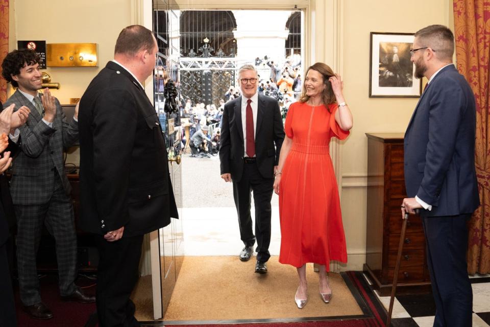 Sir Keir Starmer with his wife Victoria Starmer are clapped into No 10 by staff (PA Wire)