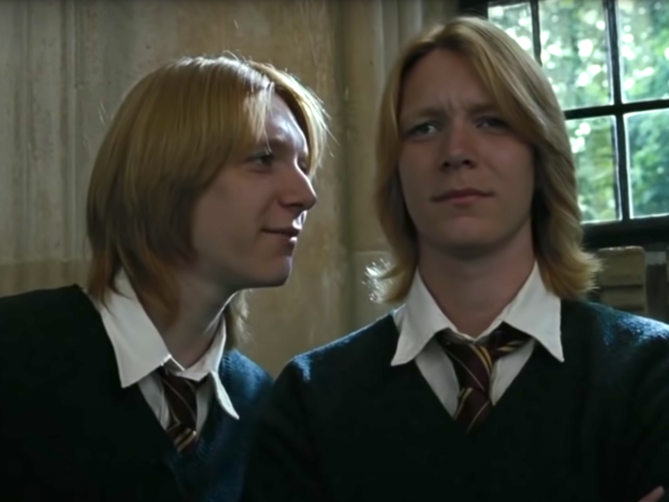 Los gemelos Weasley (YouTube / Warner Bros)