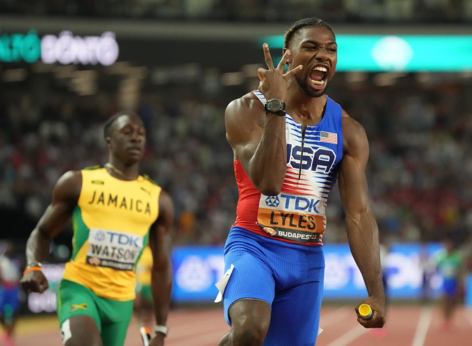 Noah Lyles celebrates after anchoring the U.S. team to victory in the men's 4x100m relay final.