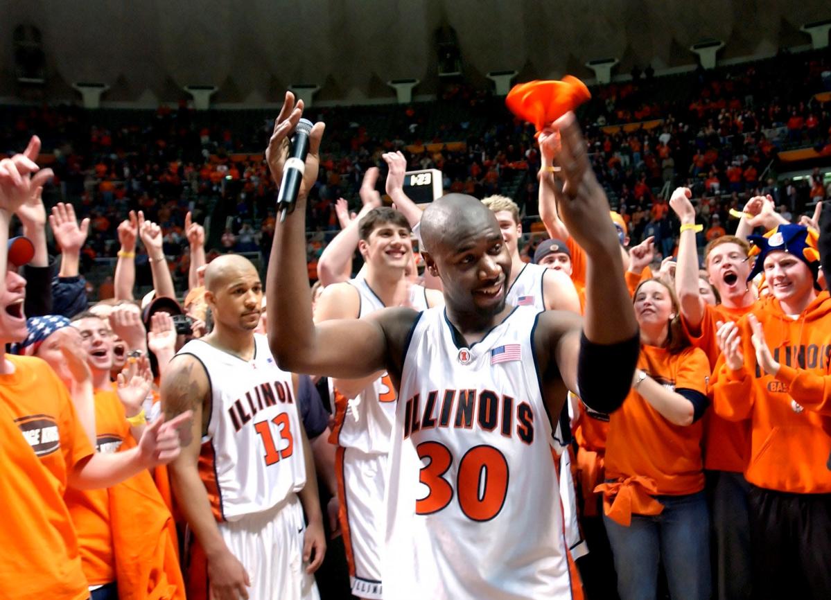 A Peoria native sent Illinois basketball fans, ESPN announcer into a frenzy with legendary sequence in 2002