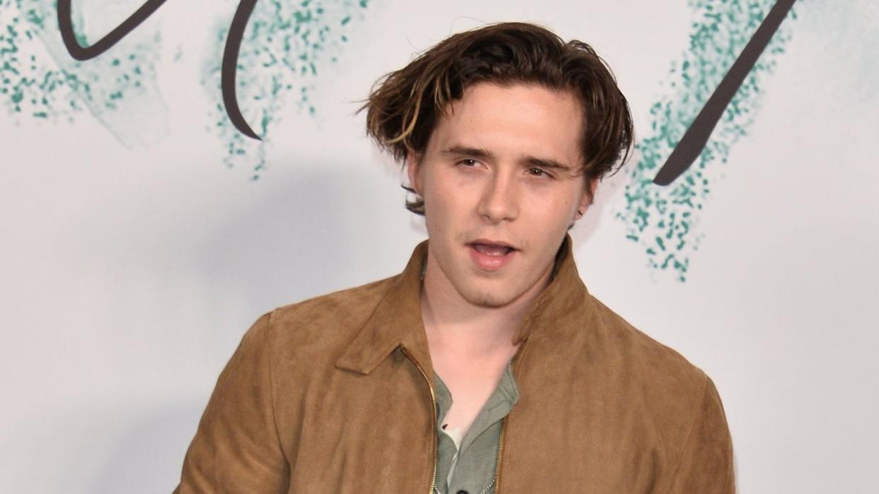 Die Leidenschaft für Tattoos hat Brooklyn Beckham von seinem Vater David geerbt.