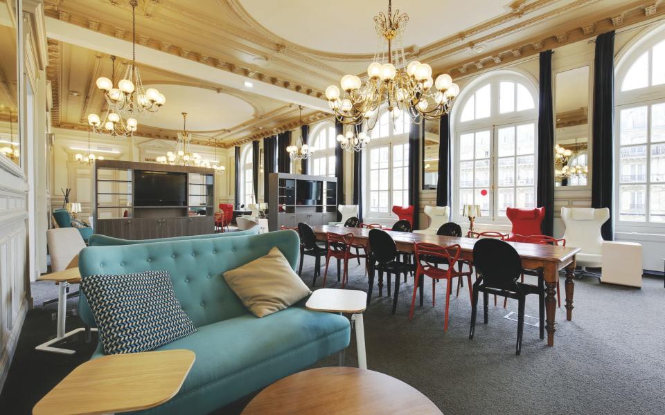 Regus office in Paris train station Gare du Nord