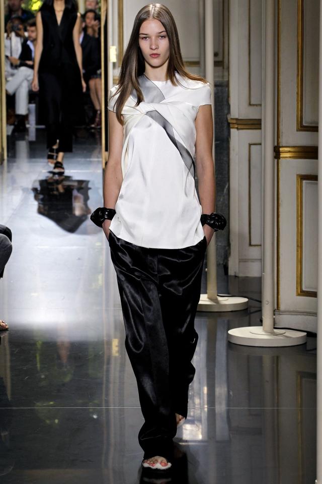Paris fashion week: Phoebe Philo subverts the classics for Céline, Phoebe  Philo
