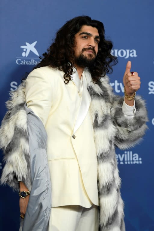 El cantaor de flamenco Israel Fernández posa en la gala de los Premios Goya del cine español, en Sevilla, el 11 de febrero de 2023 (Jorge Guerrero)