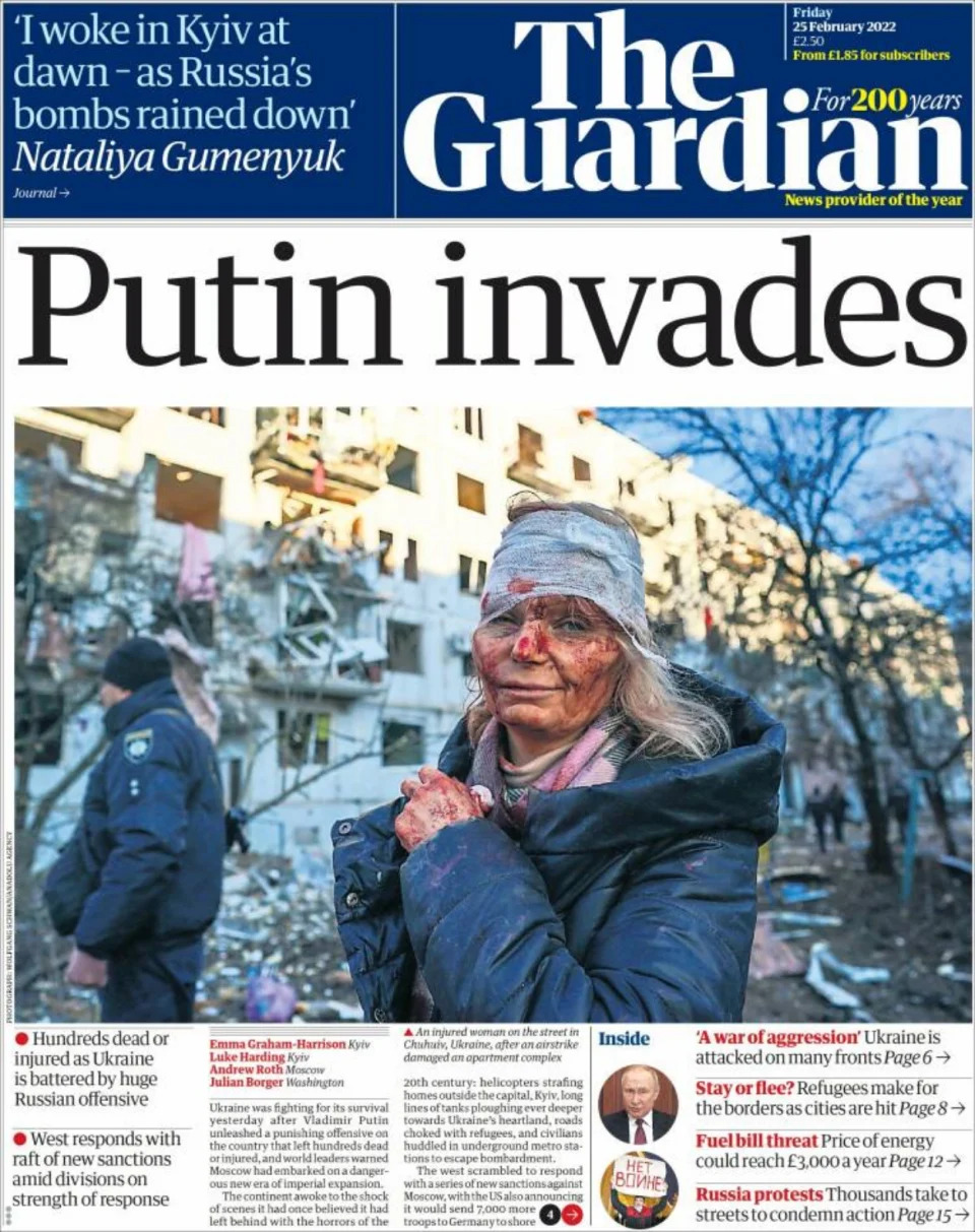 <p>Con un "Putin invade"y llevando a su portada una fotografía diferente de Wolfgang Schwan, así llegó a los quioscos británicos la edición de The Guardian (anteriormente conocido como el Manchester Guardian). (Foto: <a href="https://www.theguardian.com/international" rel="nofollow noopener" target="_blank" data-ylk="slk:The Guardian" class="link ">The Guardian</a>)</p> 