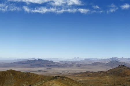 A view of Inca de Oro (Inca gold) town (C) in the middle of the Atacama desert, near Copiapo city, north of Santiago, Chile, in this December 16, 2015 file photo. REUTERS/Ivan Alvarado/Files