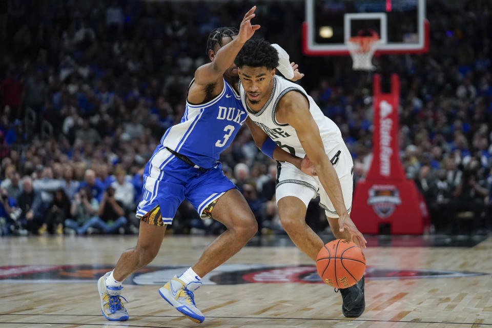 Duke guard Jeremy Roach, left, guards Michigan State guard Jaden Akins during the second half of an NCAA college basketball game, Tuesday, Nov. 14, 2023, in Chicago. (AP Photo Erin Hooley)