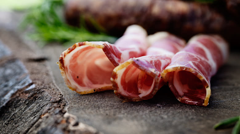 collar bacon on table