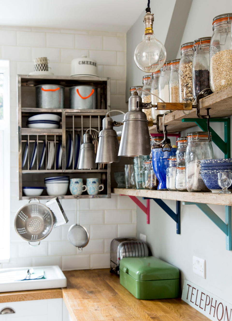 9. Illuminate your cooking with task lights in the kitchen