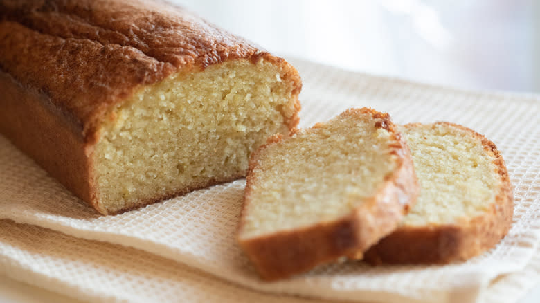 sliced pound cake