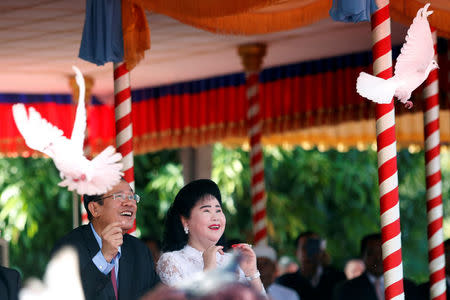 Cambodian Prime Minister Hun Sen releases pigeons during a ceremony to mark the 39th anniversary of the toppling of Pol Pot's Khmer Rouge regime, in Phnom Penh, Cambodia, January 7, 2018. REUTERS/Samrang Pring