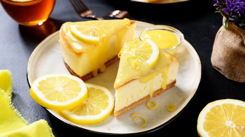 cheesecake with lemon topping