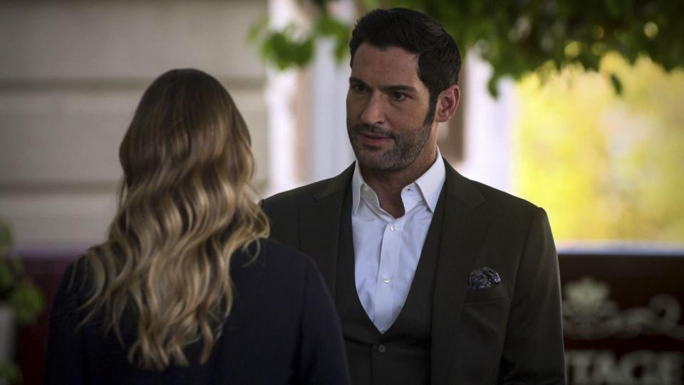 Lucifer (Tom Ellis) muss einen Mord in der Hölle aufklären. (Bild: Warner Bros.)