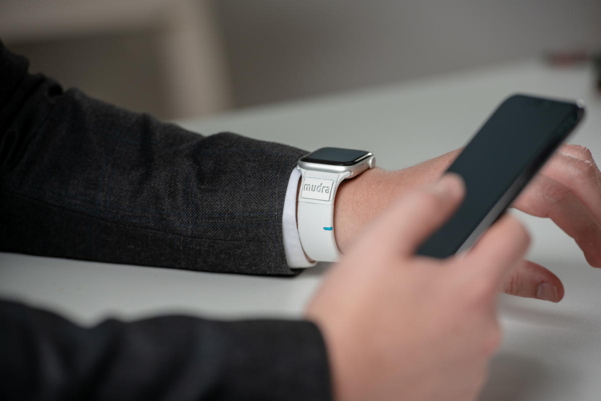 This gesture sensing band could make the Apple Watch more accessible