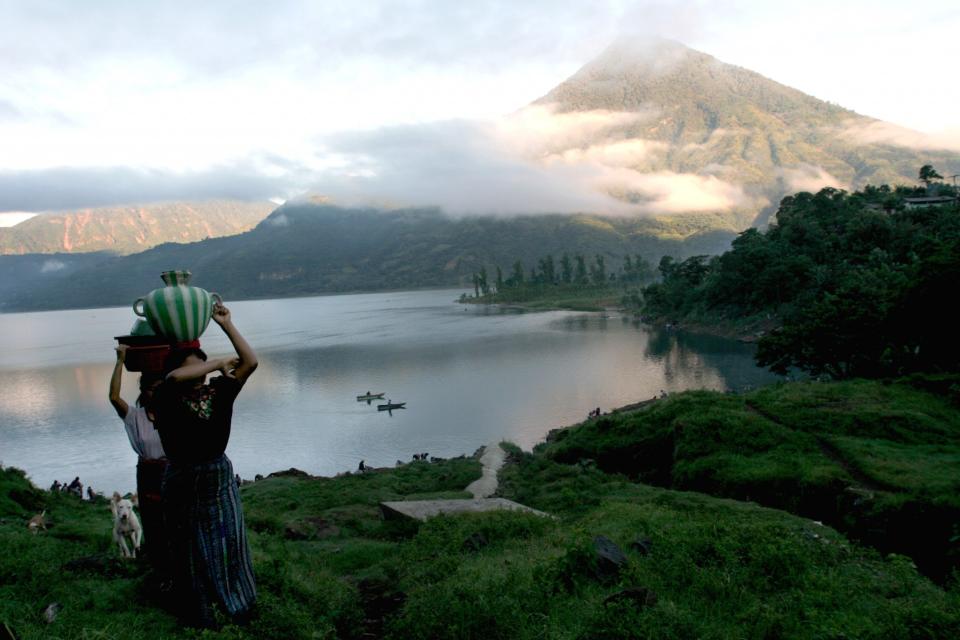 <p>Lgo Atitlán en Solola, Guatemala / Foto: AP </p>