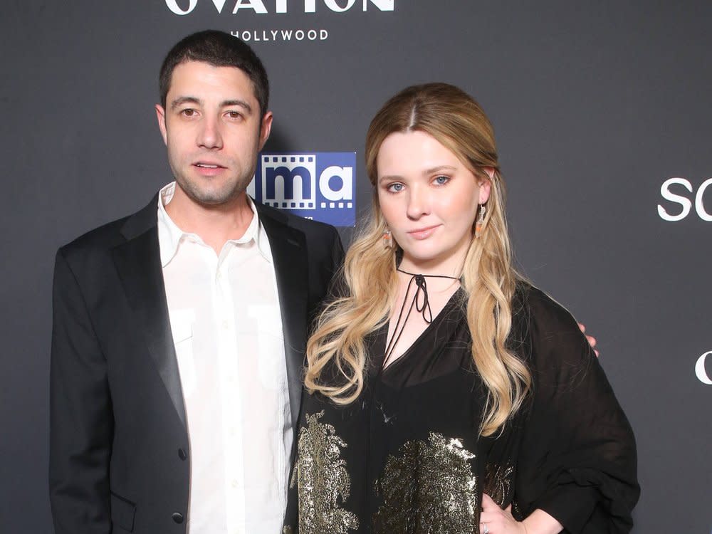 Abigail Breslin und Ira Kunyansky noch unverheiratet im Oktober 2022. (Bild: imago/Cover-Images)