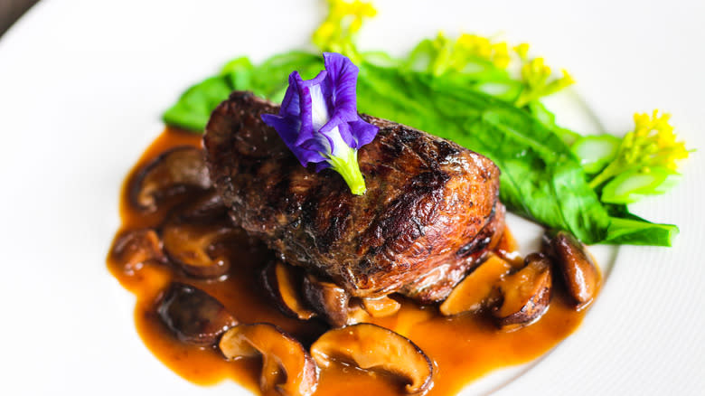 shiitake mushrooms in red wine sauce