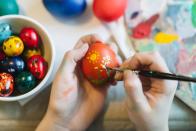 <p>With this idea, there are no rules — and no mistakes! Get the kids involved in painting springtime outdoor scenes in any colors of their choosing.</p>