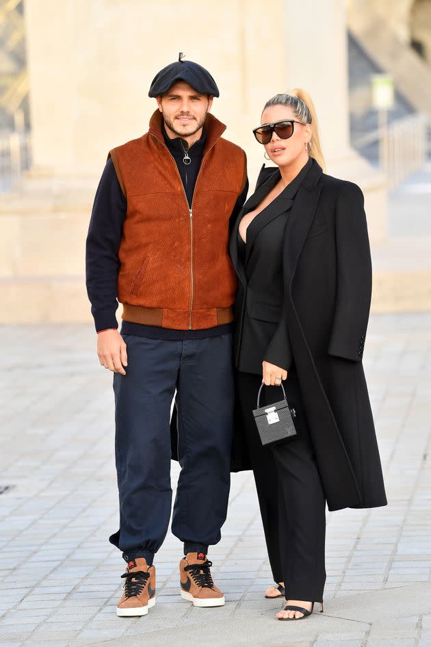 Mauro Icardi and Wanda Nara, ici à Paris avant le défilé Louis Vuitton lors de la Fashion Week, le 5 octobre 2021. (Photo: Jacopo Raule via Getty Images)