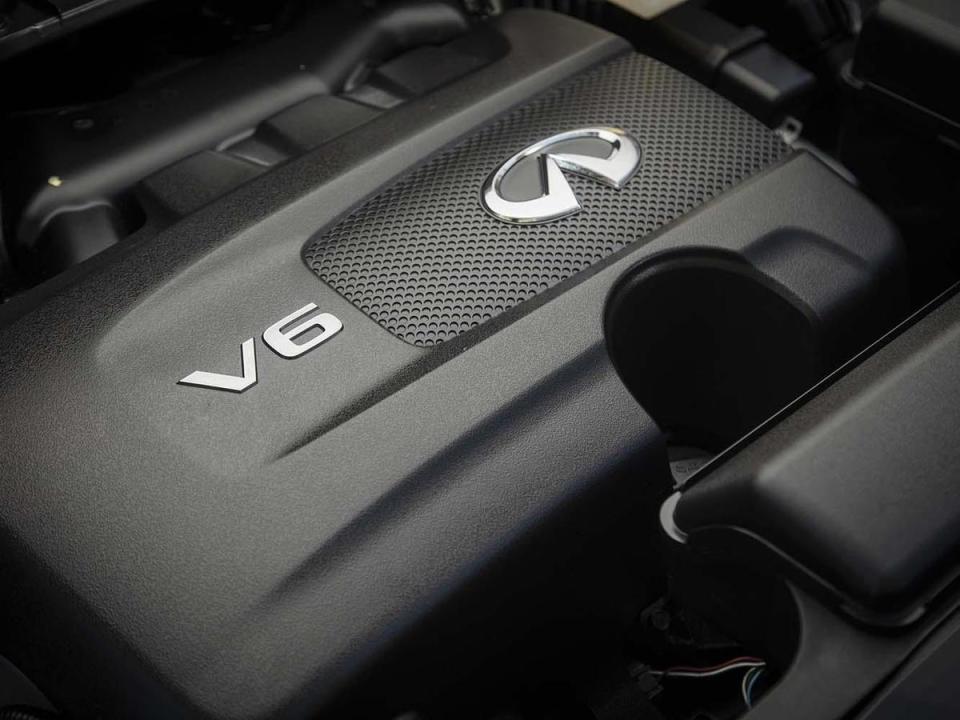 動力單元採用六缸的VQ35，可輸出295hp的馬力。